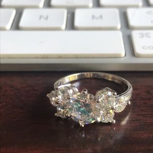 Brilliant Cut Ring “Very Impressively Sparkly”♥️